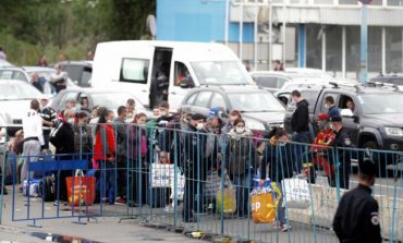 Romani care se intorc in tara jecmăniți in Vama Nadlac de catre ,,transportatorii ilegali de persoane,, Marcel Vela in control inopinat!