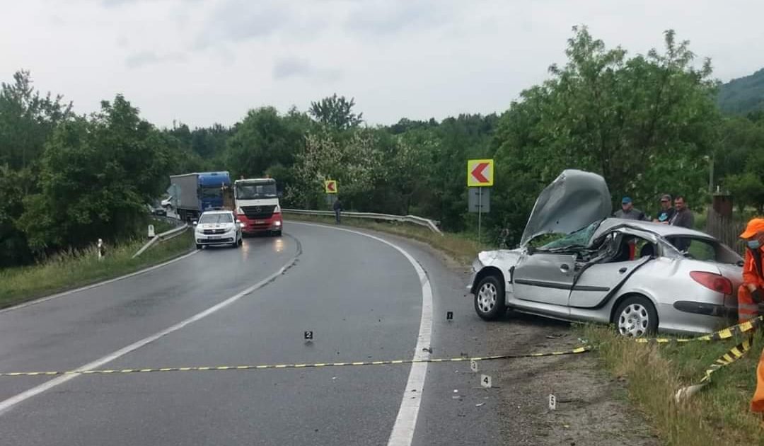 Accident la Topleț, se circulă cu probleme pe DN 6