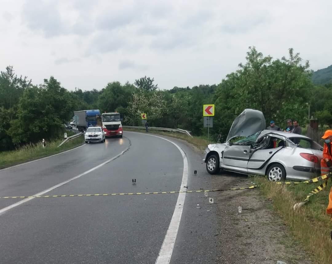 Accident la Topleț, se circulă cu probleme pe DN 6