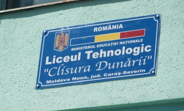 A doua probă a examenului de Bacalaureat, cea la matematică,,sabotată" de lipsa de energie electrică la Moldova Nouă.