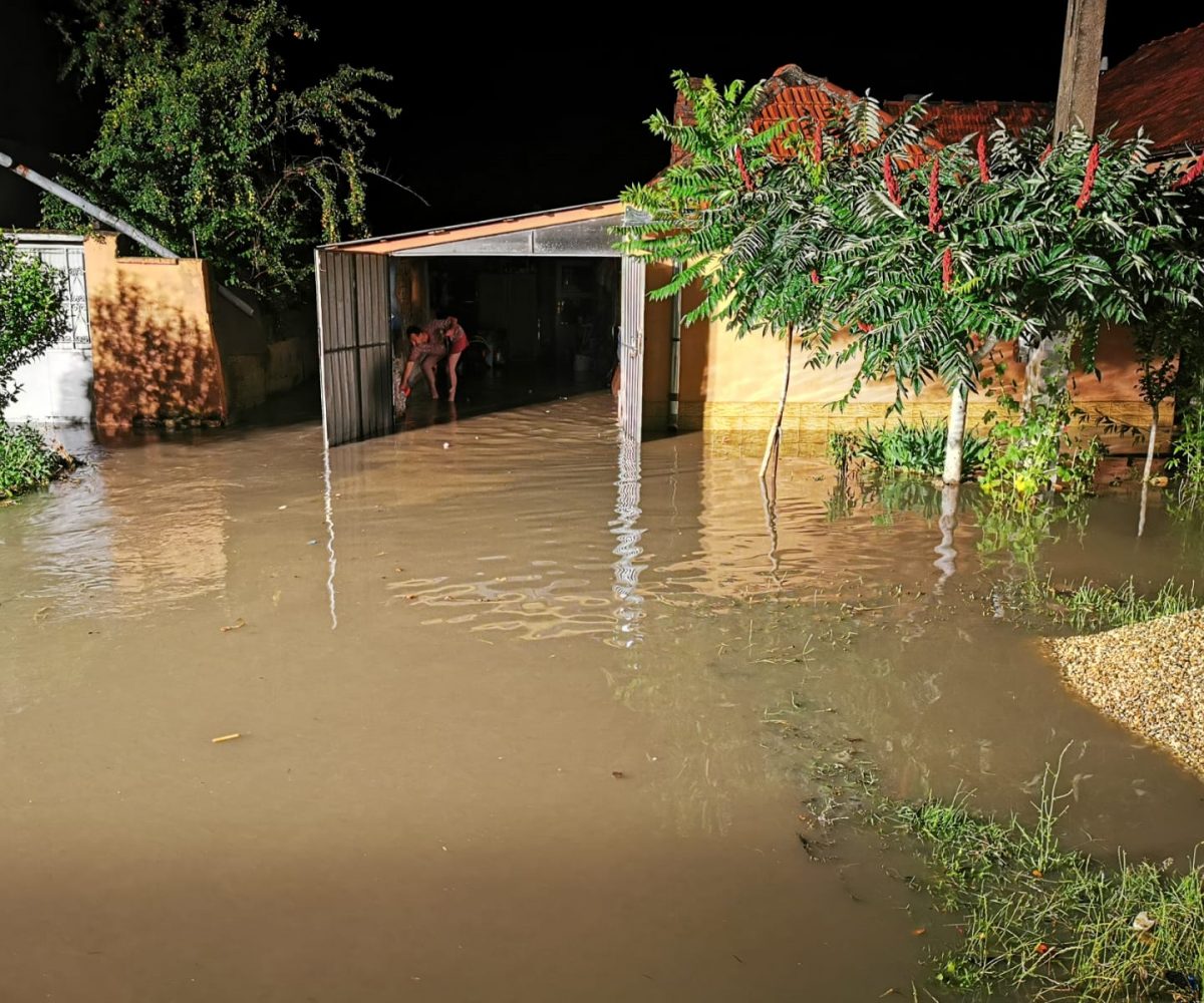 Din nou inundații si vijelii în Caraș-Severin!