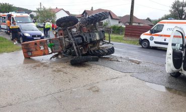 Grav accident rutier produs de un tractor si o autoutilitara !