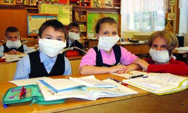 Elevii vor purta masti în școli!4-6 ore /zi aproape imposibil!
