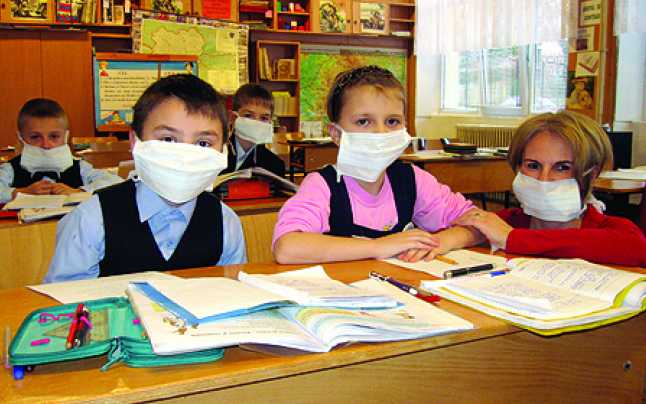 Elevii vor purta masti în școli!4-6 ore /zi aproape imposibil!