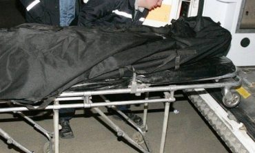 Descoperire macabră la Moldova Noua, cadavrul unui bărbat mort de aproximativ o saptamana , găsit într-un apartament din bl.36