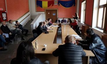 COVID-19 a intrat în ,,Consiliul Local Moldova Nouă”, şedinţa de consiliu desfăşurată online!