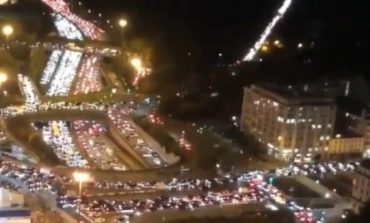 Imagini apocaliptice! Parizienii părăsesc oraşul înainte de intrarea în vigoare a carantinei. Cozile de maşini s-au întins pe sute de kilometri!