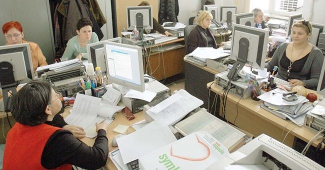 Ministerul Finanțelor Publice a comunicat numărul angajaților în admnistrația publică centrală, iar acesta este cu 60% mai mare decât pe vremea lui Ceaușescu!