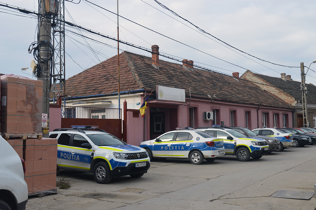 Stare de urgență la Moldova Nouă?Dube de jandarmi ,elicoptere si mascati au impanzit orasul!
