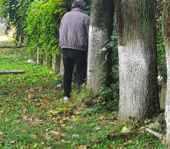 MOLDOVA NOUA -AMENDATI PENTRU URINAT IN LOCURI NEPERMISE!