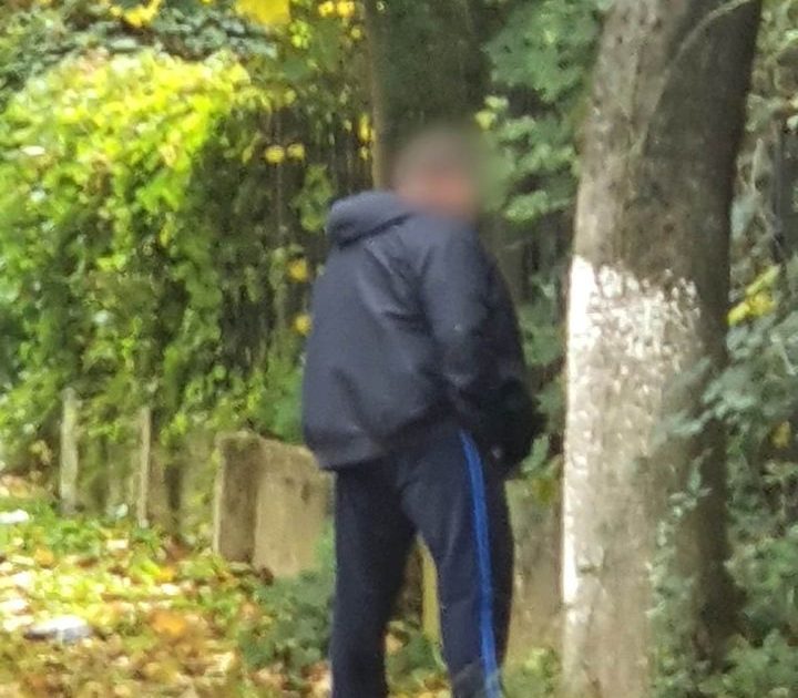 MOLDOVA NOUA:URINATUL IN PARC COSTA 200 DE LEI!