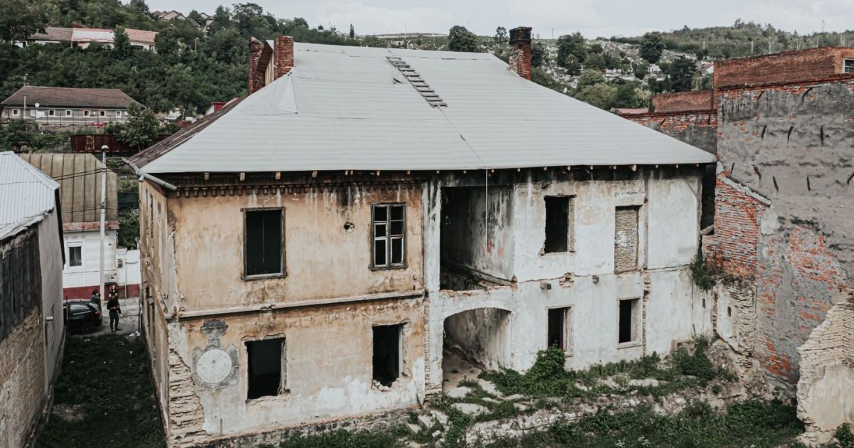 RESITA-SCOALA PITTNER RENASTE DIN RUINE