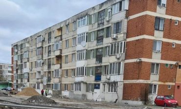 Moldova Noua-A început modernizarea și reabilitarea zonelor adiacente Școlii Generale ,,Sofia Arcan”