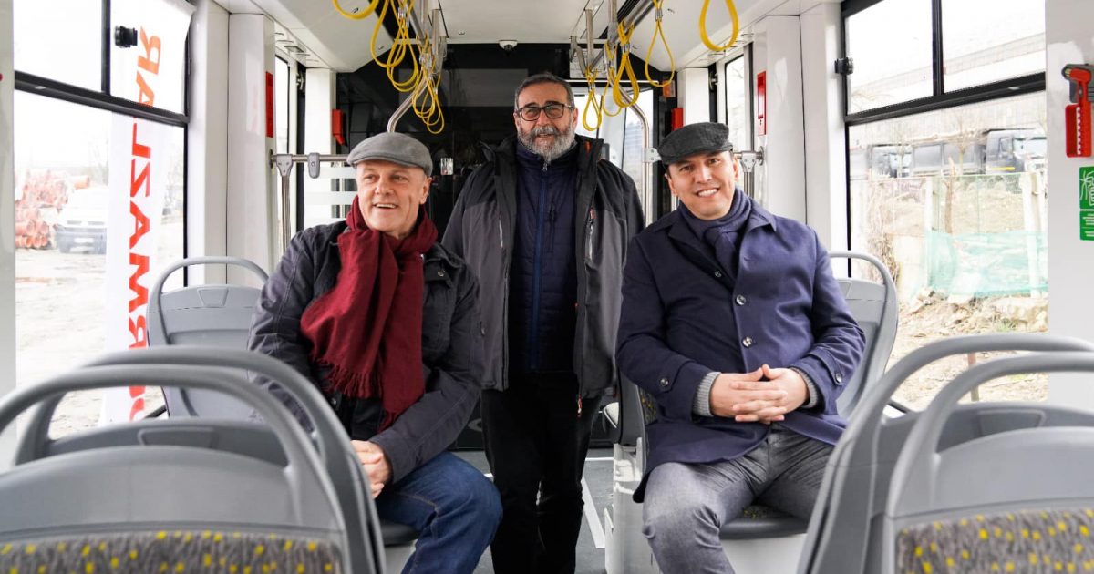 RESITA:NELU POPA S-A POZAT IN NOUL TRAMVAI!