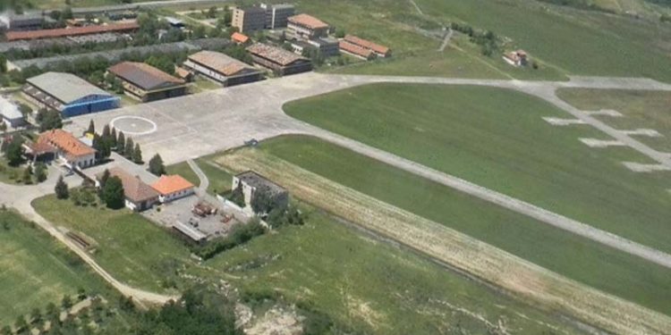 Caraș-Severin: pasionații de zbor cu avioane de mici dimensiuni se pot înscrie la cursuri la Aeroclubul Caransebeș