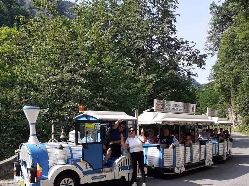CARANSEBES:TRENULETUL DOTTO VA ASTEAPTA! POFTITI IN VAGOANE!
