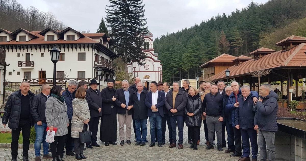MOLDOVA NOUA-PRIMARUL CHISALITA TOT MAI APROAPE DE SARBI!