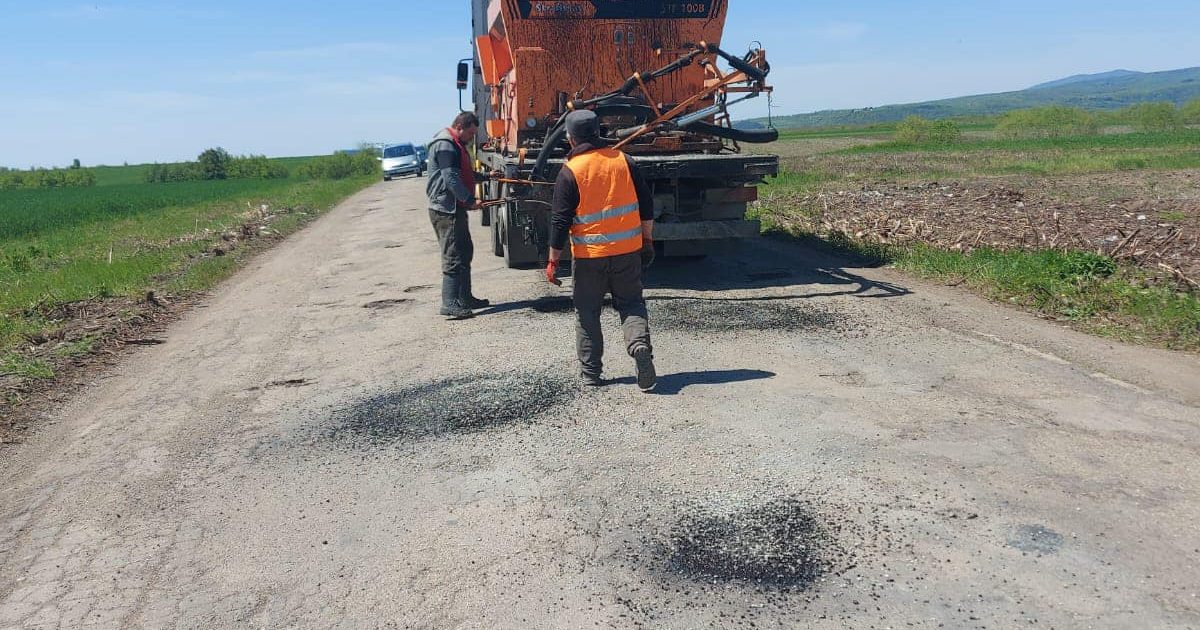 DE 1 MAI ROMEO DUNCA LE FACE CADOU CARASENILOR O PROMISIUNE FRUMOASA!