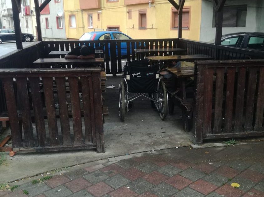 Caransebeș, Pipirig. Foisorul din preajma bisericii - Un focar de infecție umană! Când se vor lua măsuri?