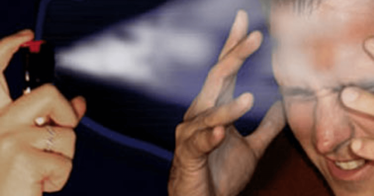 RESITA-ELEV CARE SE CREDEA JANDARM A DAT CU SPRAY LACRIMOGEN PE CORIDORUL SCOLII!