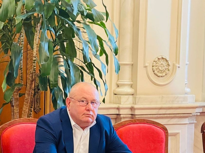 UN MARE FILOSOF CARASAN-ION MOCIOALCA