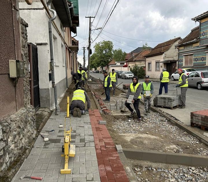 NU E GLUMA! IN CARANSEBES SE FACE TROTUARUL!!!