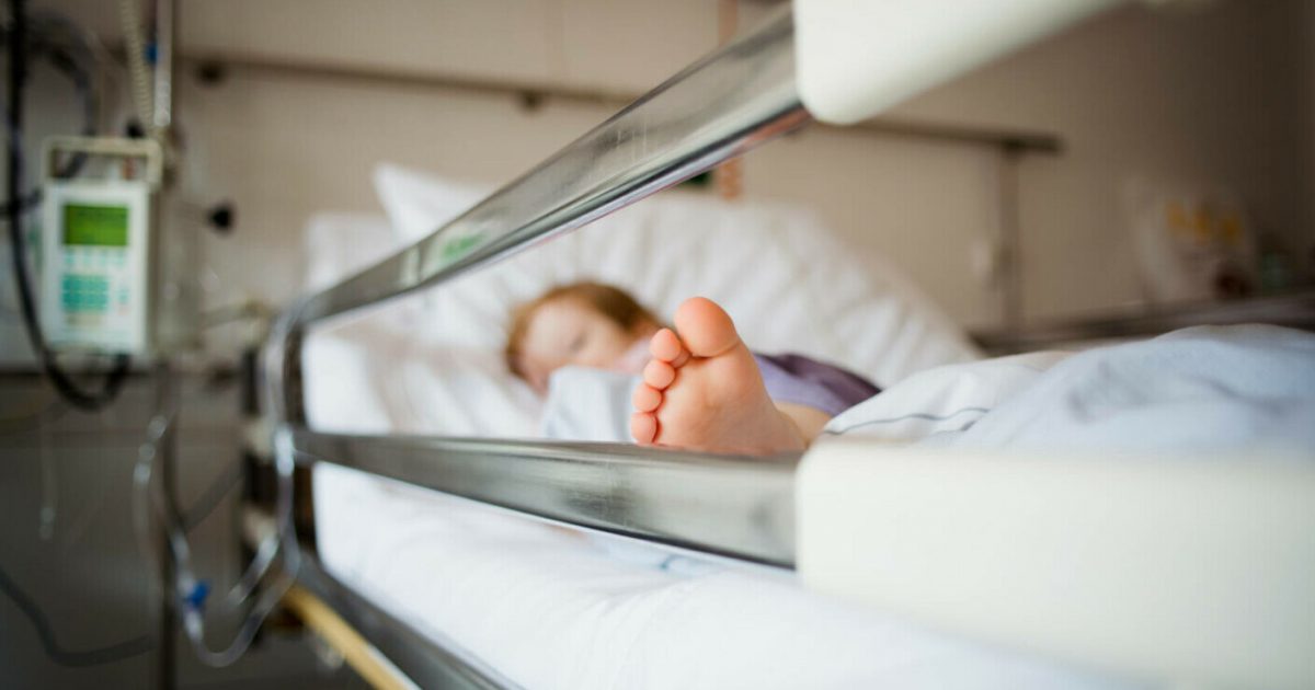 Tragedie în Caraș-Severin: O fetiță de 10 ani în comă după ce a fost spălată cu o soluție de deparazitare pentru oi