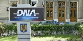 BOMBA ZILEI: Șeful Biroului pentru Imigrări din Caraș Severin, prins în flagrant de DNA! Reținut pentru trafic de migranți și corupție masivă!