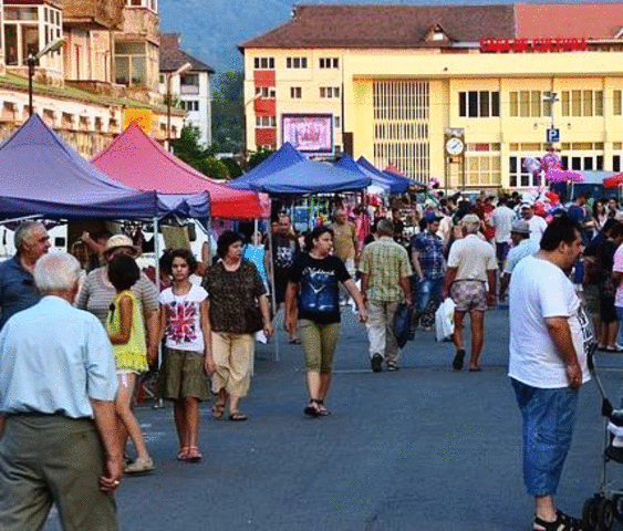 OTELU ROSU! PREGATITI HAINELE DE SARBATOARE!