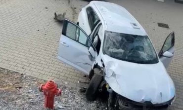 Accident grav în Moldova Nouă: O șoferiță a intrat direct în poarta fabricii Delphi Packard!