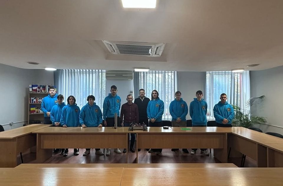 Elevii din Moldova Nouă, constructorii viitorului: Performanță, pasiune și susținere necondiționată!