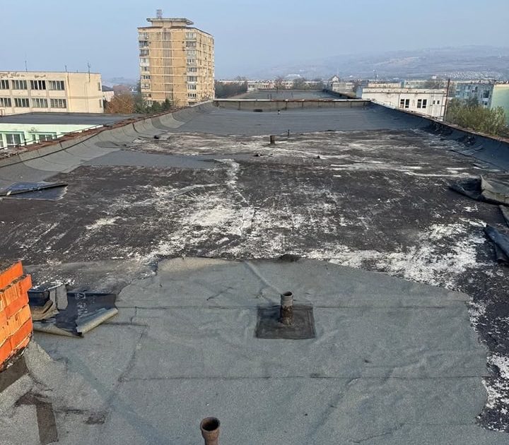 Moldova Nouă: Noua hidroizolație a Liceului Tehnologic „Clisura Dunării” aduce un plus de confort pentru elevi și profesori