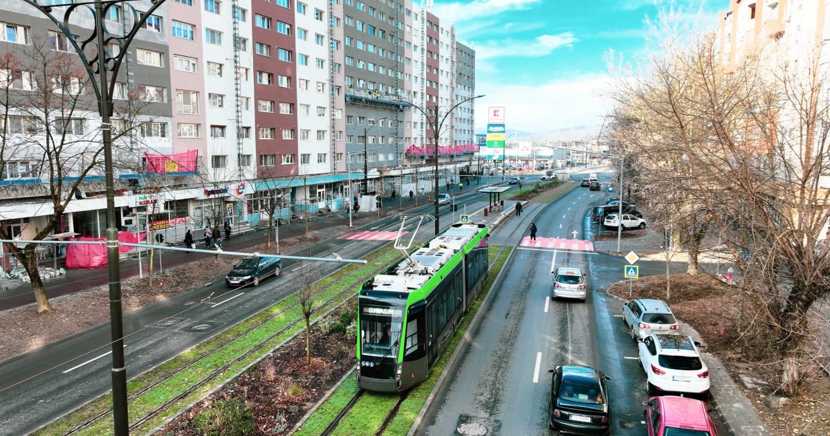 RESITA. TRAMVAIELE LUI POPA CAD CA POPICELE!