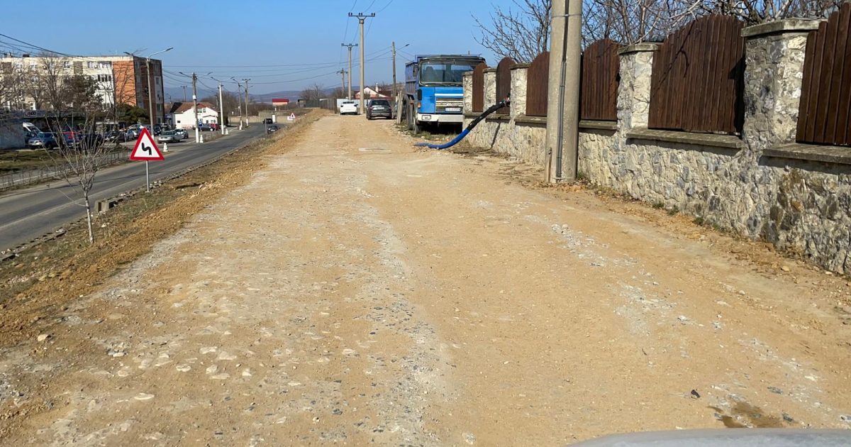 Tensiuni și nemulțumiri la Moldova Nouă: lucrările de canalizare revoltă orașul