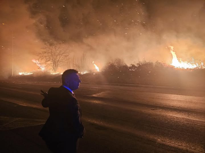 Silviu Hurduzeu face apel la responsabilitate în fața incendiilor devastatoare din Caraș-Severin