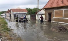 Furia apelor lovește Bocșa: curți inundate, drumuri blocate și o comunitate pusă la încercare