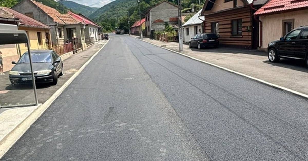 Asfalt proaspăt pe Strada Minerilor! Infrastructura rutieră din Moldova Nouă intră în linie dreaptă