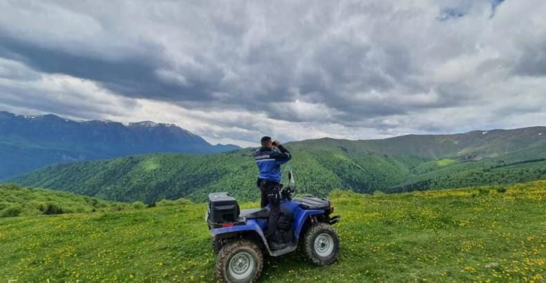 Aventura care i-a costat scump: turiști slovaci amendați pentru off-road ilegal în Situl Natura 2000 din Caraș-Severin