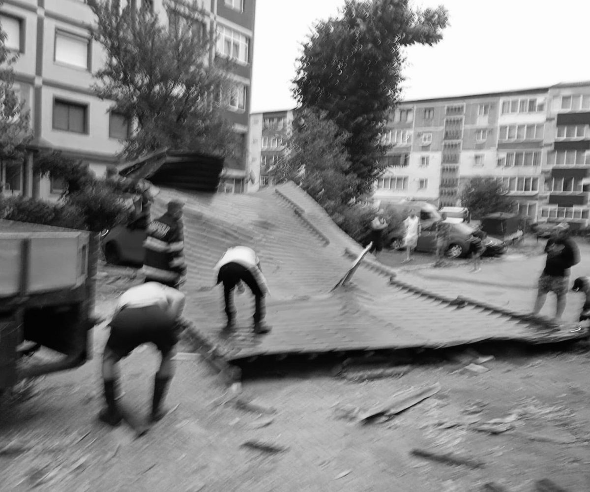 APOCALIPSA DIN CER – Reșița, măturată de o furtună năprasnică! Orașul, în genunchi!