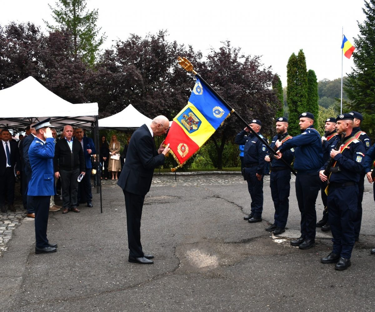 35 de ani alături de comunitate: Jandarmii cărășeni, scut de siguranță și încredere