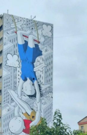 REȘIȚA UIMEȘTE LUMEA! PICTURĂ GIGANTICĂ DE 10 ETAJE TRANSFORMĂ ORAȘUL ÎN GALERIE DE ARTĂ URBANĂ!