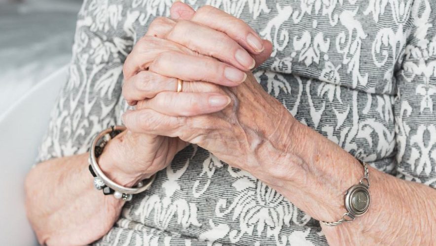 Teroare la Reșița! Bătrână de 89 de ani atacată în propria casă – agresorul, arestat după o noapte de coșmar