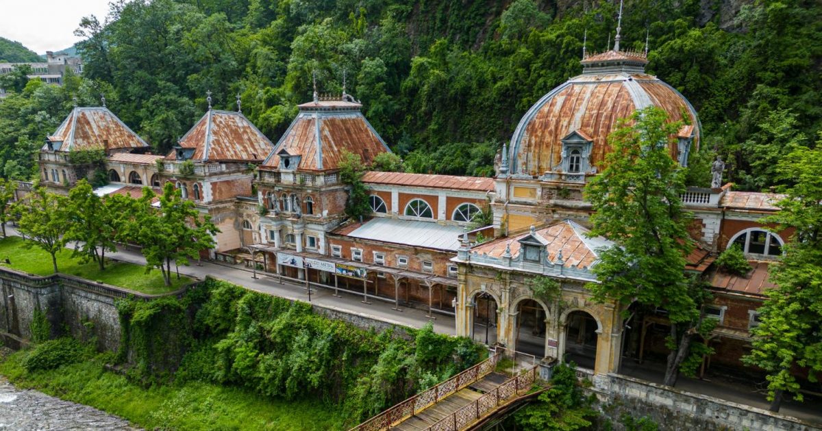  Stațiunea Băile Herculane, scoasă la mezat pe nimic