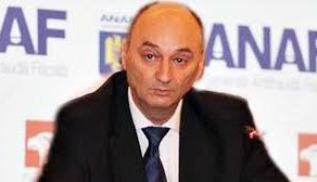 CARAS-SEVERIN-TAXE MAI MARI, GRABĂ MAI MARE PREFECTUL CARE ALEARGĂ CU DVD-UL, ÎNAINTEA OAMENILOR