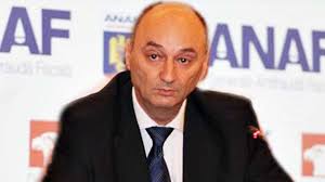 CARAS-SEVERIN-TAXE MAI MARI, GRABĂ MAI MARE PREFECTUL CARE ALEARGĂ CU DVD-UL, ÎNAINTEA OAMENILOR