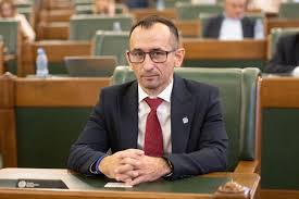 Torma rămâne primar, dar cu leafă tunsă Justiția i-a scos scaunul de sub salariu, nu și de sub funcție