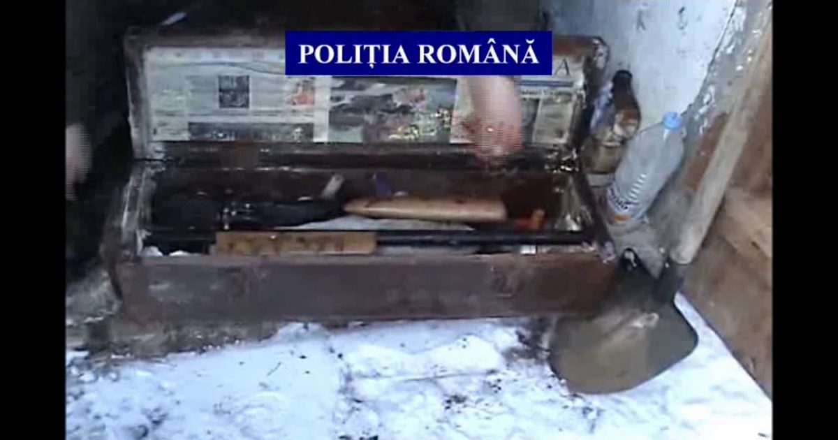 ARSENAL DE RAZBOI în casa unui tânăr! Polițiștii au ÎNGHETAT când au văzut ce ascundea