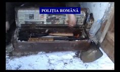 ARSENAL DE RAZBOI în casa unui tânăr! Polițiștii au ÎNGHETAT când au văzut ce ascundea