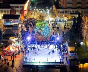 TÂRGUL DE CRĂCIUN SE DESCHIDE CU SPECTACOL REȘIȚA PORNEȘTE MAGIA SĂRBĂTORILOR CU O ZI PLINĂ DE SHOW ȘI COLINDE