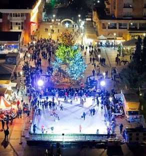 TÂRGUL DE CRĂCIUN SE DESCHIDE CU SPECTACOL REȘIȚA PORNEȘTE MAGIA SĂRBĂTORILOR CU O ZI PLINĂ DE SHOW ȘI COLINDE